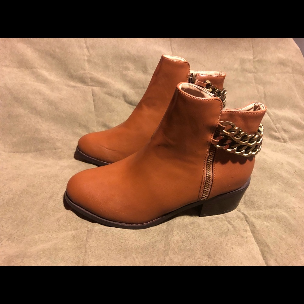 M & L CHAINED BOOTIES